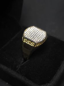 Bague pour homme style versace avec zircon et or 10k