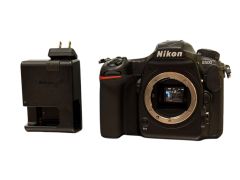 Boitier de caméra Nikon D500 avec Batterie et Chargeur
