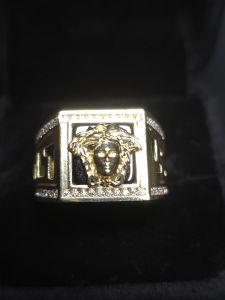 Bague pour homme avec zircon et or 10.K